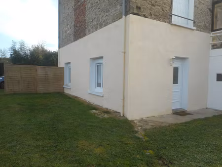 studio en rez-de-chaussée avec jardinet