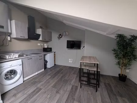 studio de 17.66 m² au 2ème et dernier étage entièrement meub