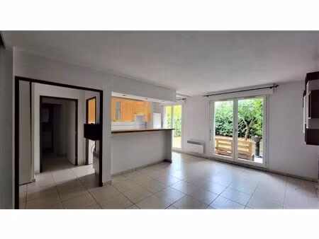 t2 de 50m² en rez de chaussé avec jardin et terrasse 