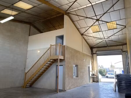 120 m2 d'entrepôt et 4 bureaux