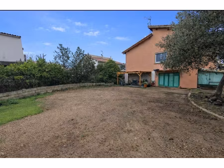 maison 100 m2 habitable + 100 m2 pièces annexes + combles su