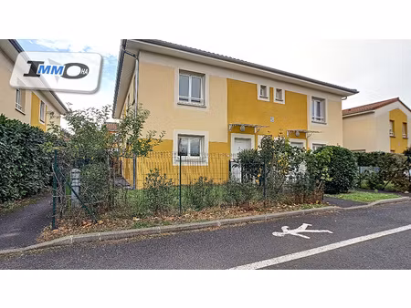 gerzat - maison de 64 m2  2 chambres  jardinet  2 parkings