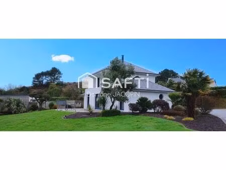 entre mer et campagne  une propriété d'exception dans un écrin de verdure.