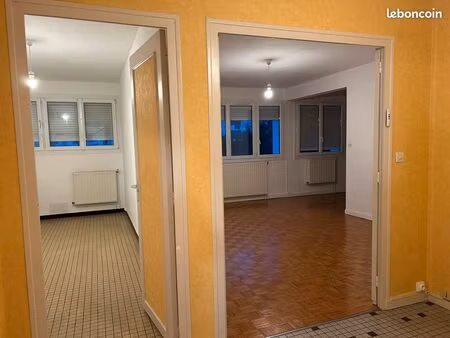 appartement t4 avec balcon et stationnement