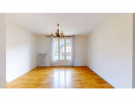 bel appartement t3 traversant calme  vue dégagée et verdure