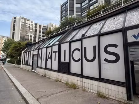 location - local commercial