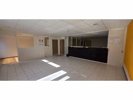 local commercial 160 m2 quartier la lunette 4 parkings