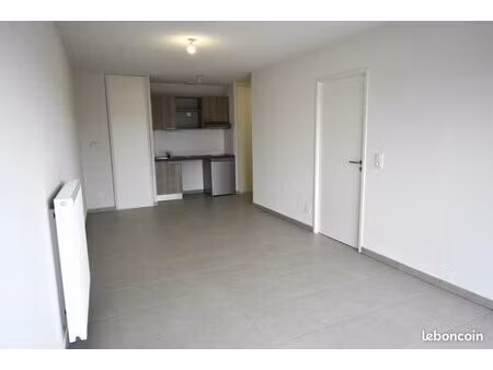 t2 la teste de buch- location nue à l'année terrasse et parking