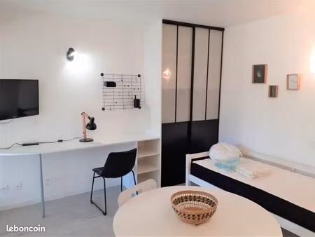 studio avec parking