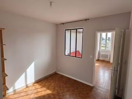 appartement 45m² lumineux avec verrière  cuisine indépendante et terrasse