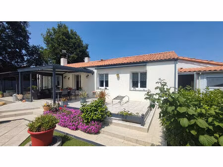 vente maison 5 pièces  116.00m²  le poiré