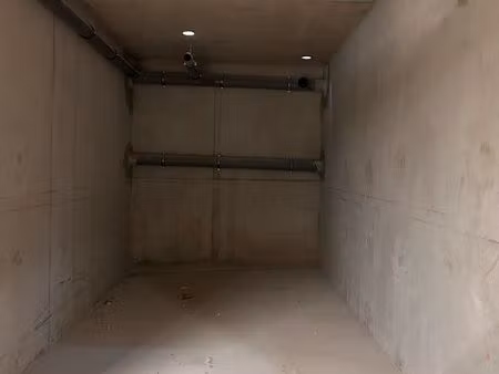 garage fermé et sécurisé cité créative theia