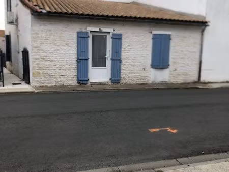 studio 50 m2 place de l eglise