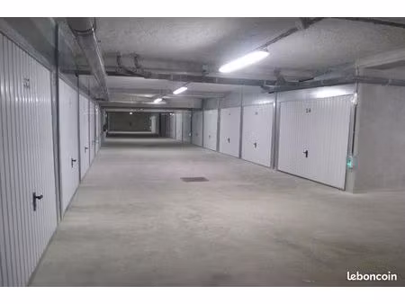 parking/box 13 m² toulon