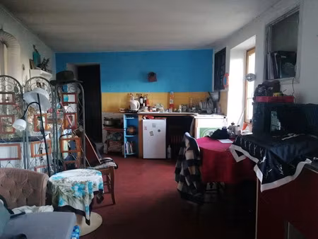 location meublée maison 5 pièces 100 m² à pierrefeu (06910)  500 €
