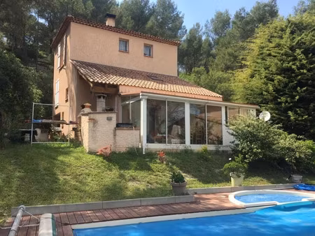 location meublée maison 7 pièces 160 m² à saint-savournin (13119)  490 €