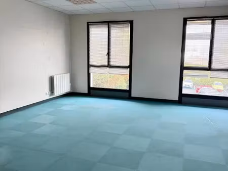 location locaux professionnels 31 m² à bures-sur-yvette (91440)  648 €