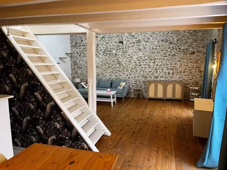 location meublée maison 2 pièces 63 m² à parthenay (79200)  660 €