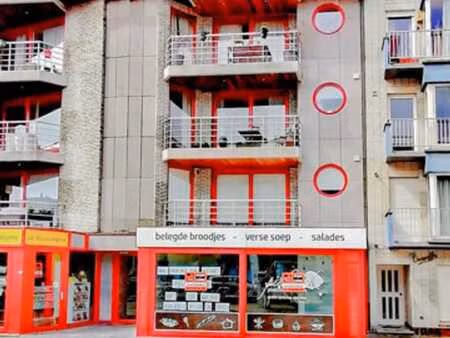 espace commercial spacieux et stratégique avec parking.