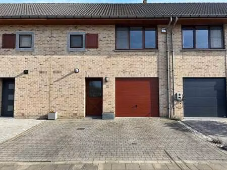 maison 3 ch. et un bureau à louer  epc b  jardin  garage