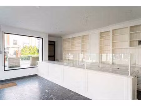 belle surface commerciale à woluwe-saint-pierre