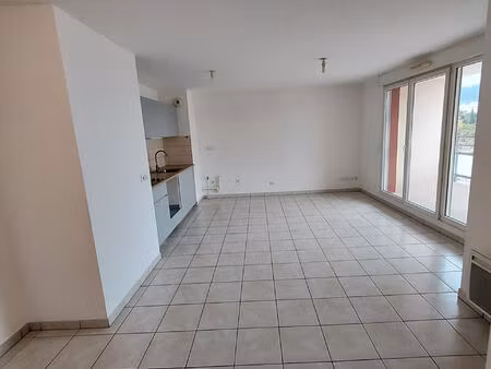 location appartement 3 pièces 55 m² à marseille 10 (13010)
