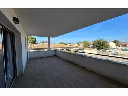 location appartement  m² t-2 à vedène  720 €