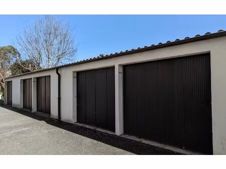 location stationnement  m² t- à bayonne  115 €
