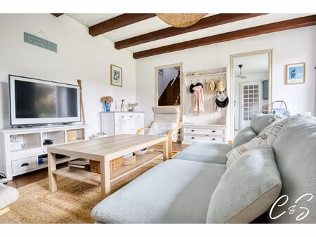 ensemble immobilier avec vue dégagée sur la campagne