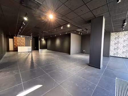 local commercial - onet-le-chateau