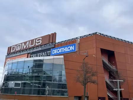 local commercial à louer au rdc de domus - 245 m²