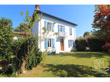 à vendre : maison de maître 1900-seignosse bourg- centre ville- piscine- jardin de 1000m²