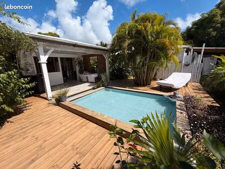 ensemble de trois bugalows