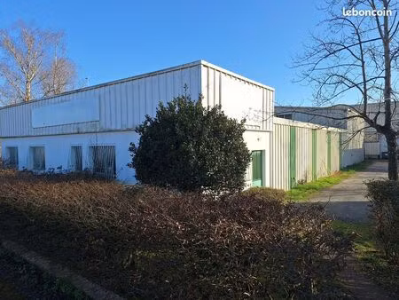 local artisanal entrepôt dépôt atelier