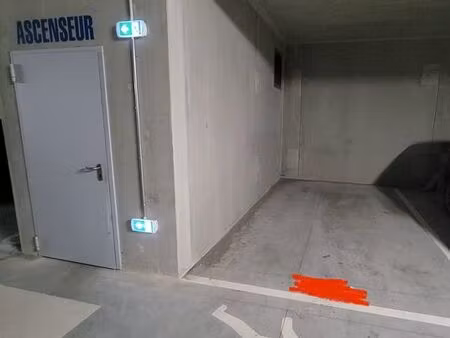 place de parking en sous-sol en location