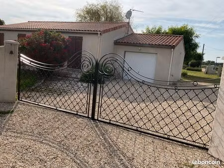 maison maison de plain-pied  trois chambres