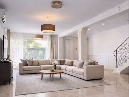 maison individuelle – 190 m² – environnement calme – proche transports