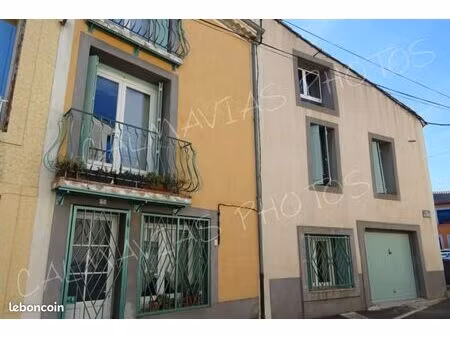 a louer maison meublée située dans le centre du village de vias  proche tout commerces. ba