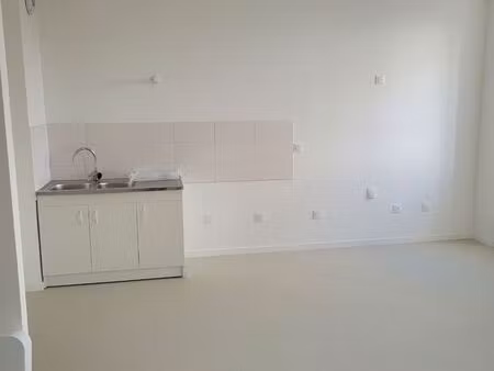 apparemment t4 - bourg - neuf