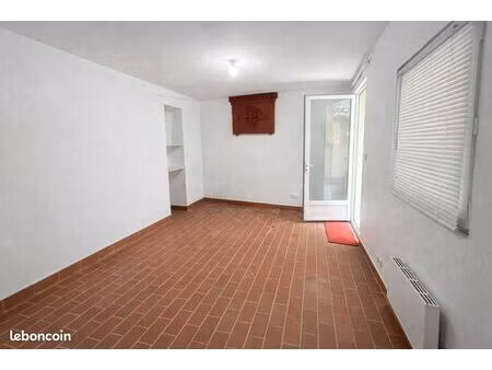 studio 22 m² avec cour privative – centre-ville de blaye