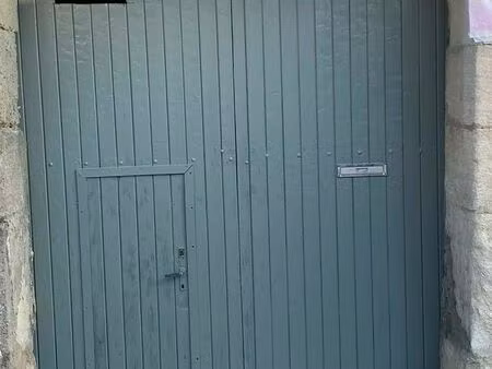 80 m2 local/garage - centre village – idéal stockage – eau & électricité – libre de suite