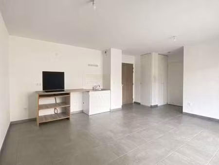location appartement 2 pièces à la roche-sur-yon (85000) : à louer 2 pièces / 41m² la roch