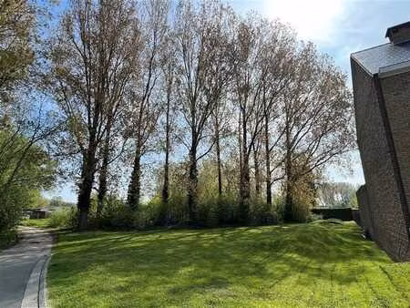 terrain à bâtir pour une maison 3-façades (14a 23ca)