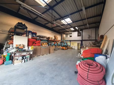 a louer - my transac vous propose un local d'activité de 391m² avec bureaux d'accompagneme