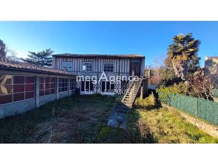 immeuble de 1950 d'un volume de prêt de 300 m²