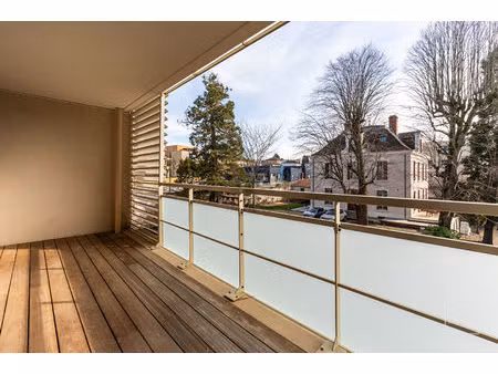 neuville sur saone  appartement 3 pièces  terrasse et garage double