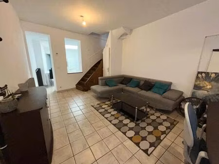 maison 2 chambres  bureau et cour