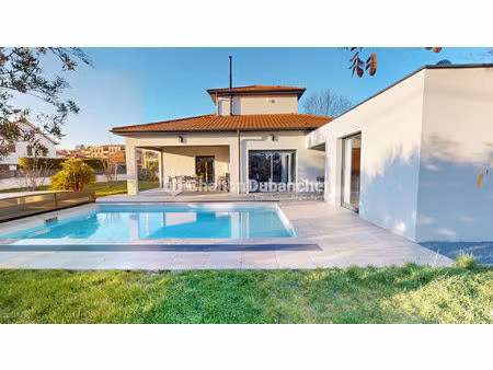 renaison - villa 160 m² avec piscine.