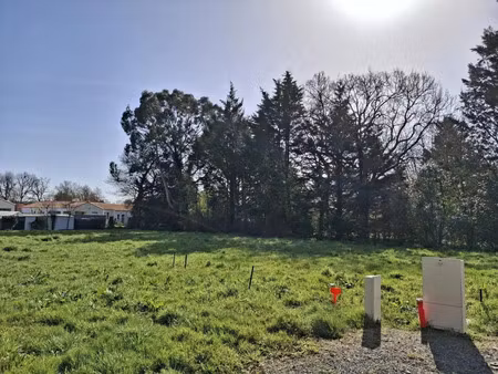 vente terrain à challans (85300) : à vendre / 897m² challans