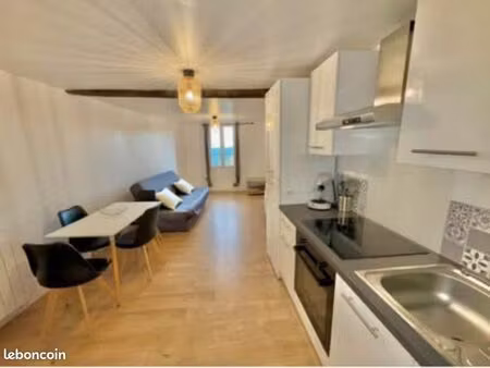 t2 rénové avec vue dégagée à callas